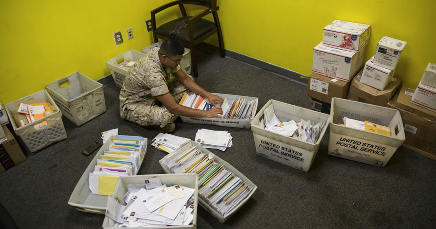 Envío de Cartas a los Reclutas en el Campo de Entrenamiento de USMC